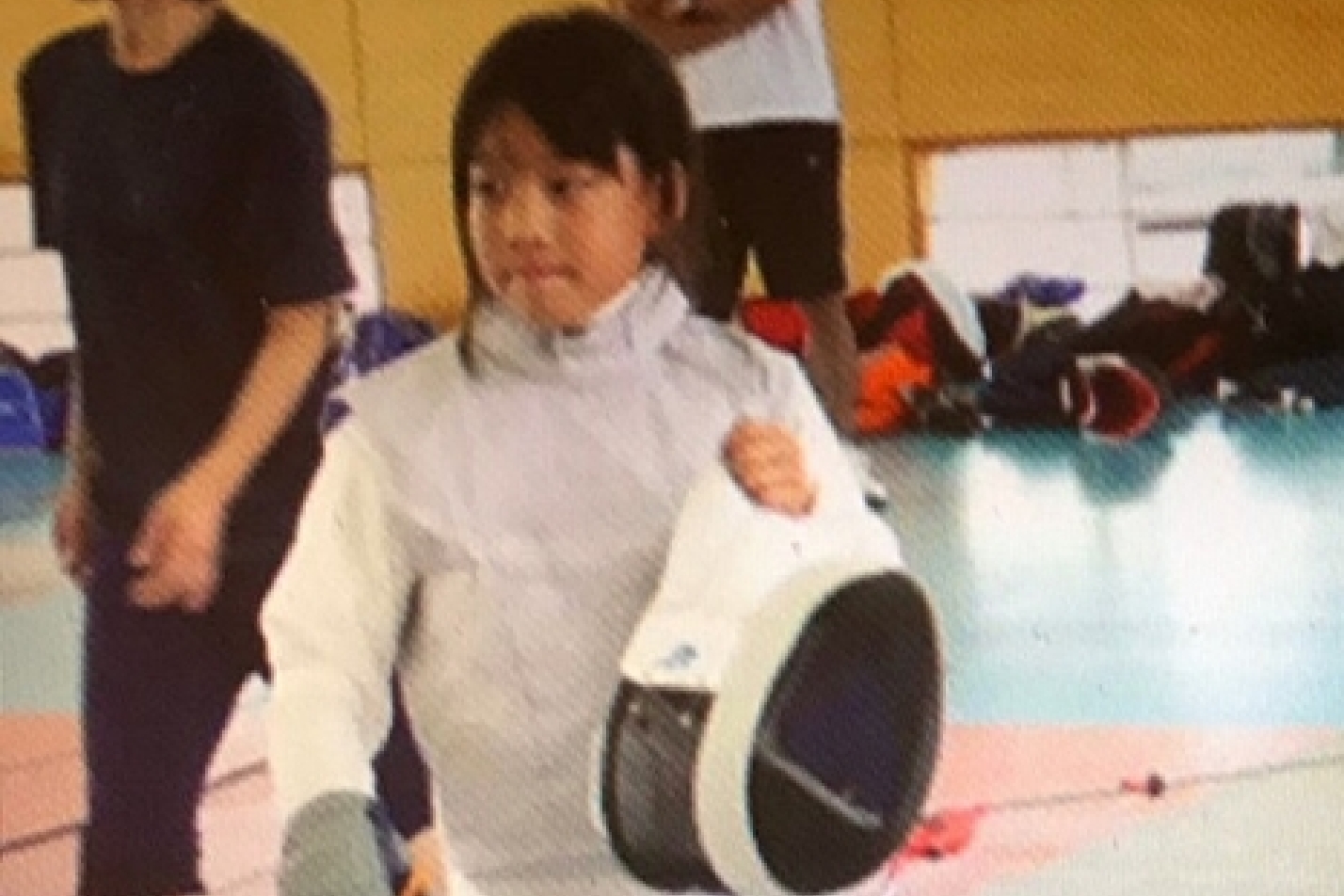 江村選手は両親から影響を受けてフェンシングを始めました