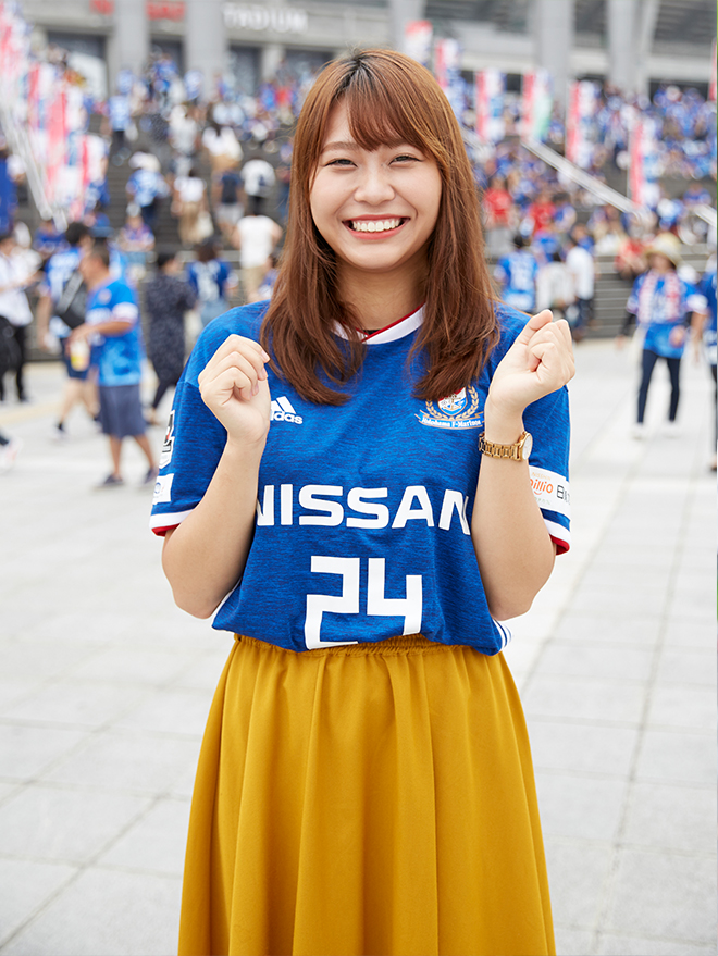 横浜 日産スタジアム編 ｊサポーター美女図鑑 ライフフィールドマガジン 明治安田生命