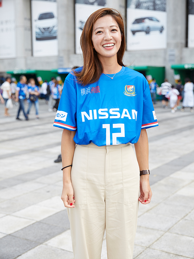 横浜 日産スタジアム編 ｊサポーター美女図鑑 ライフフィールドマガジン 明治安田生命