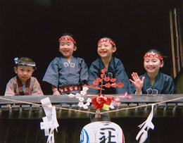 「祭りの子供達」