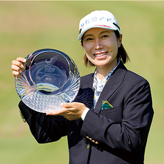 （左）【優勝】李知姫選手東名厚木カントリー倶楽部 2025年9月3日～6日